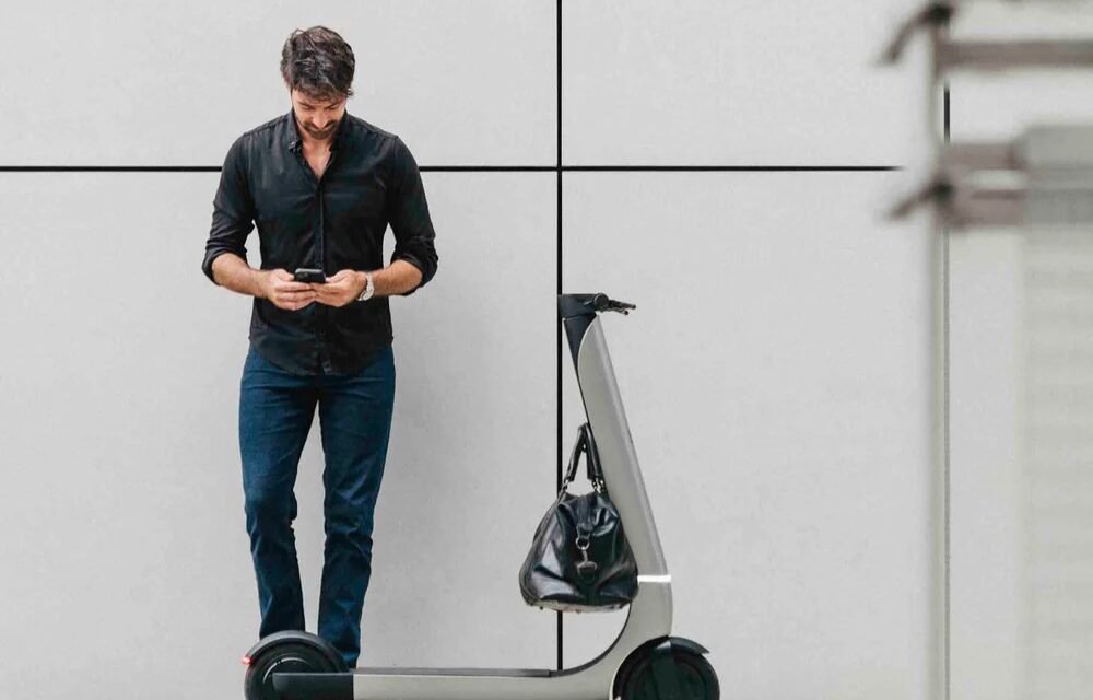 Shocking New Trend: The Bo M Luggage-Friendly Electric Scooter: Revolutionizing Urban Mobility!